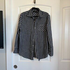 GENDER NEUTRAL navy plaid flannel button down casual cute size M / L
